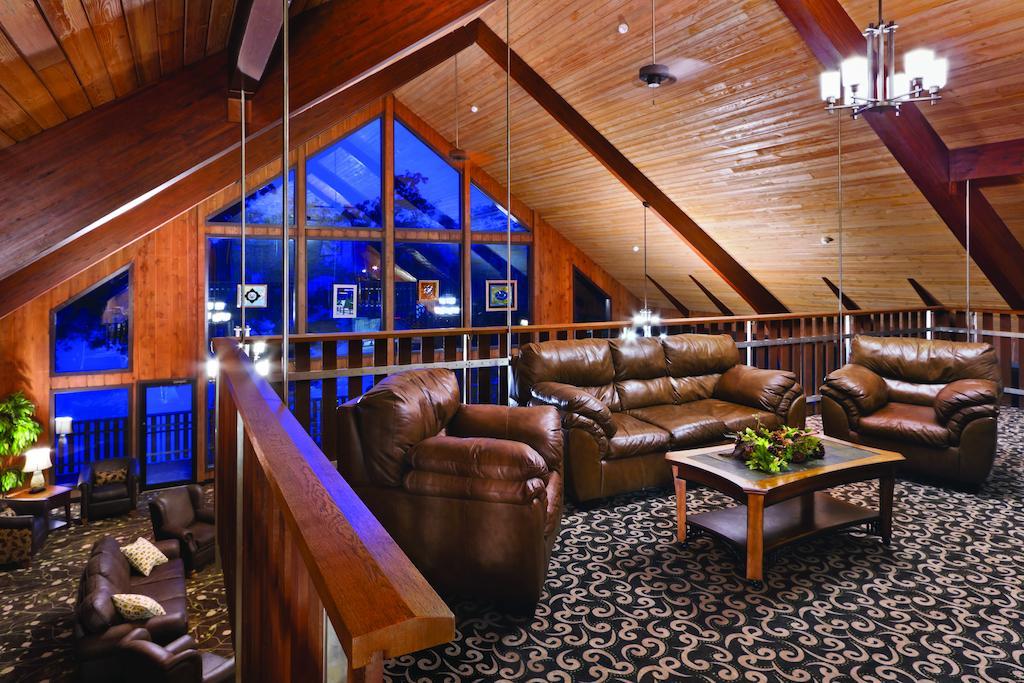 เบอร์ โอ๊ก ลอดจ์ แอนด์ คอนเฟอเรนซ์ เซ็นเตอร์ Hotel Glouster ภายนอก รูปภาพ