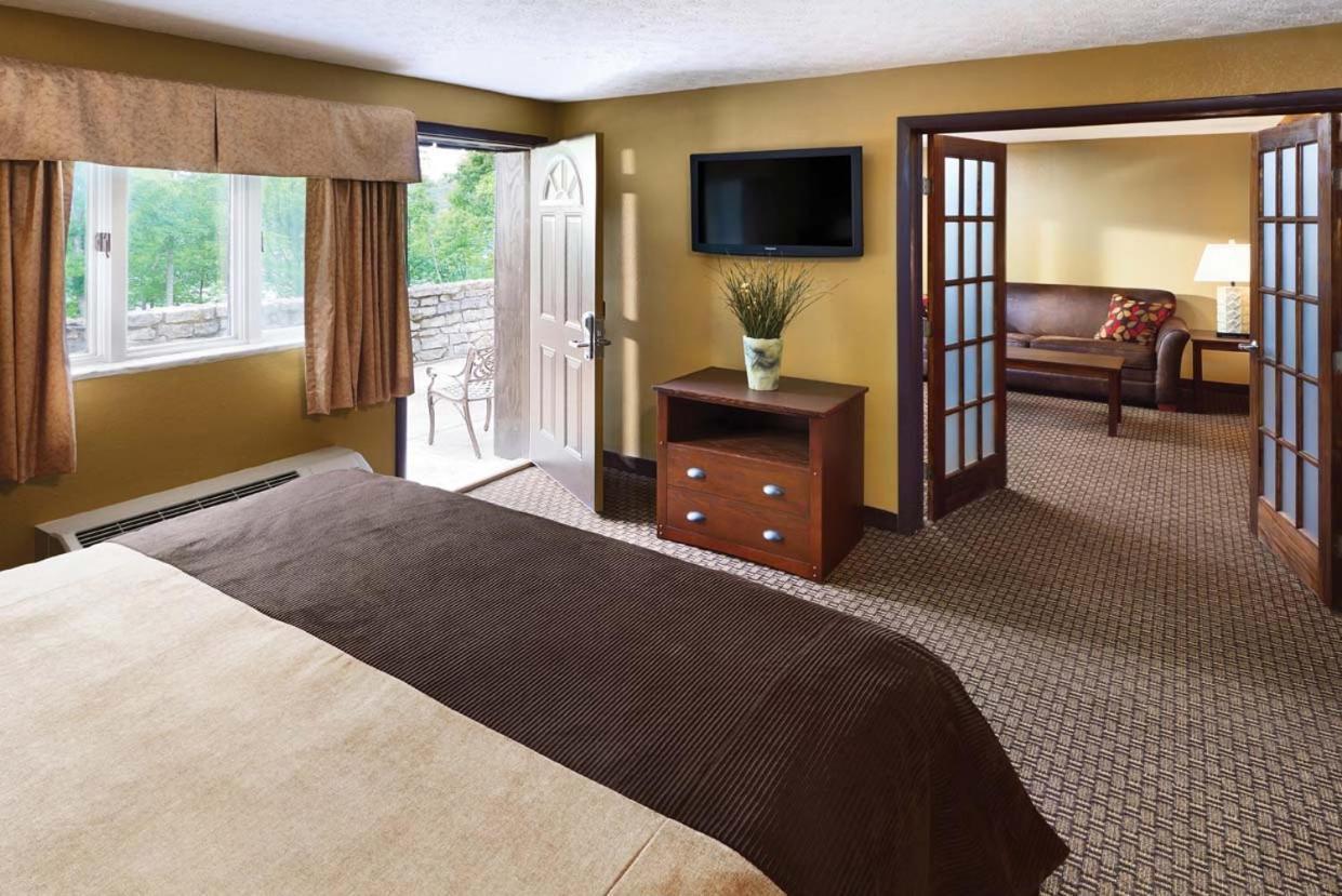 เบอร์ โอ๊ก ลอดจ์ แอนด์ คอนเฟอเรนซ์ เซ็นเตอร์ Hotel Glouster ภายนอก รูปภาพ