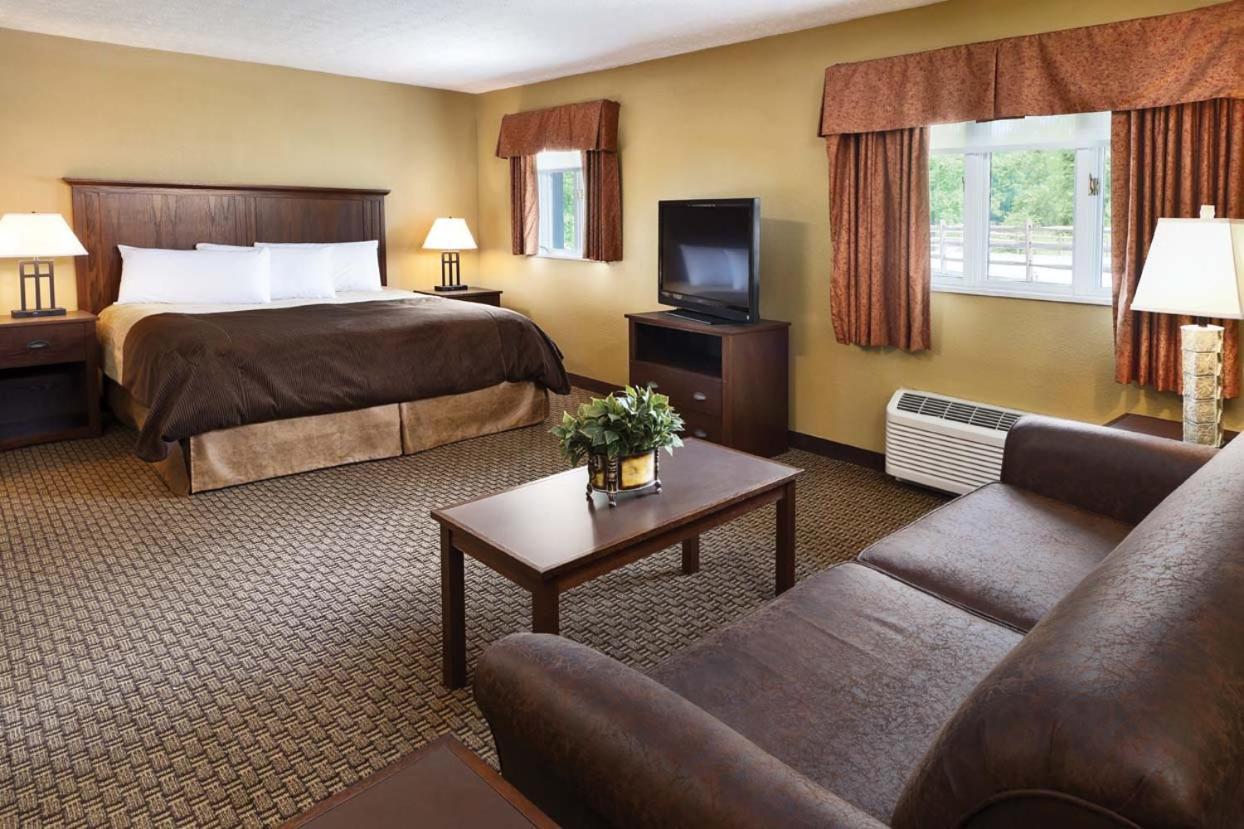 เบอร์ โอ๊ก ลอดจ์ แอนด์ คอนเฟอเรนซ์ เซ็นเตอร์ Hotel Glouster ภายนอก รูปภาพ