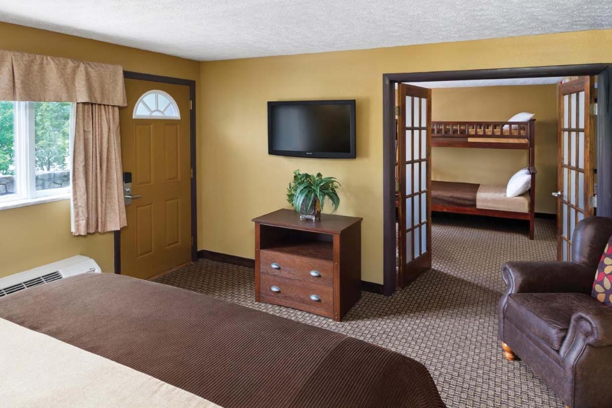 เบอร์ โอ๊ก ลอดจ์ แอนด์ คอนเฟอเรนซ์ เซ็นเตอร์ Hotel Glouster ภายนอก รูปภาพ