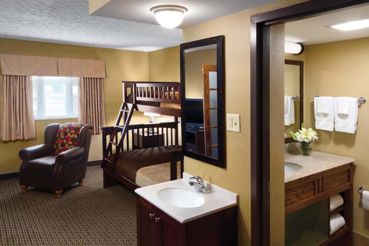 เบอร์ โอ๊ก ลอดจ์ แอนด์ คอนเฟอเรนซ์ เซ็นเตอร์ Hotel Glouster ภายนอก รูปภาพ